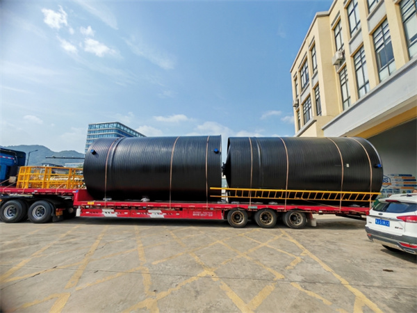 迅升塑料容器 60噸HDPE儲罐廠家出貨山東